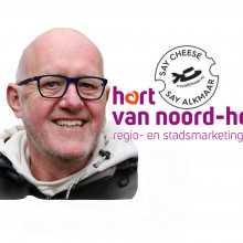 Ger Welbers, directeur Hart van Noord-Holland opent de laatste kaasmarkt van 2022